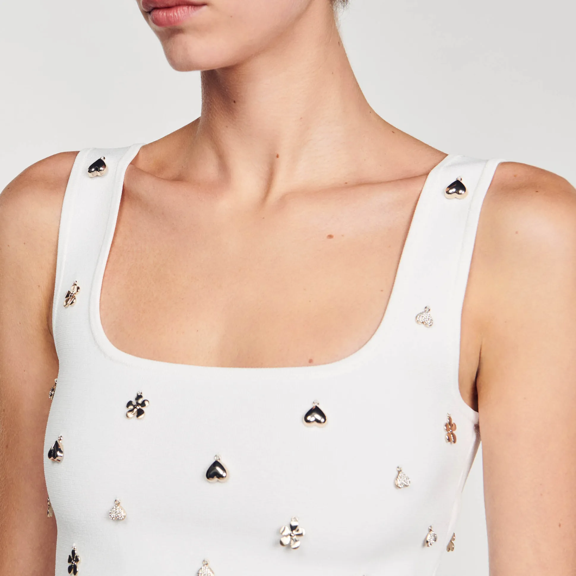 Top In Maglia Decorato Con Charms